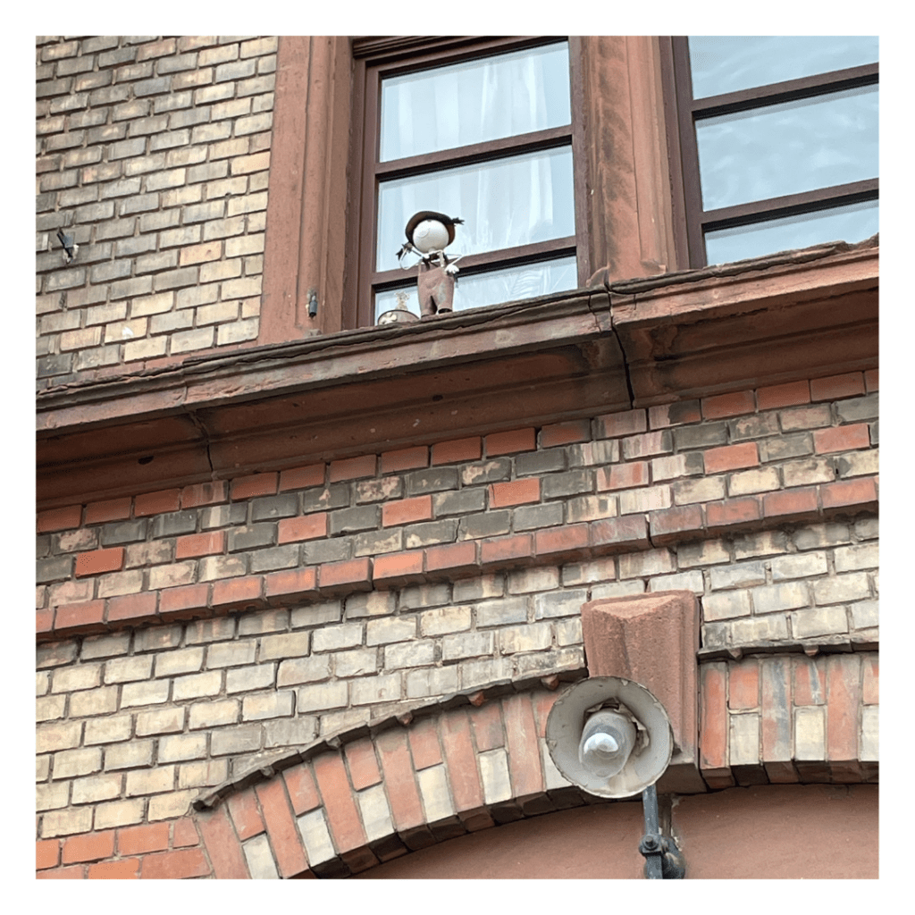 Süßer Fensterbankschmuck.